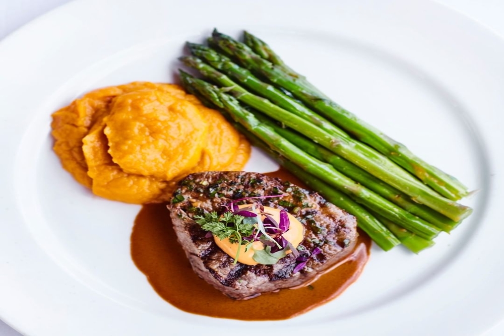filet mignon, mashed potatoes, and asparagus from Al Beirnats, on our list of must-visit restaurants in Downtown Dallas