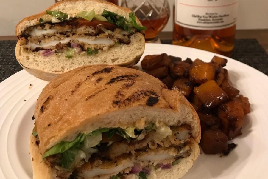 chicken sandwich and sweet potatoes from el pescdor fish market in san diego