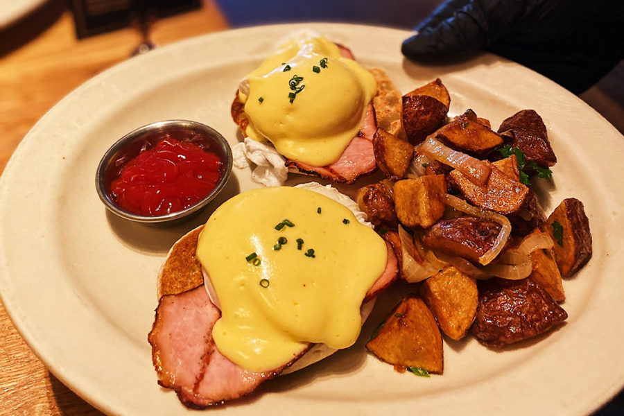 egg Benedict and side of hashbrowns from clyde's of georgetown