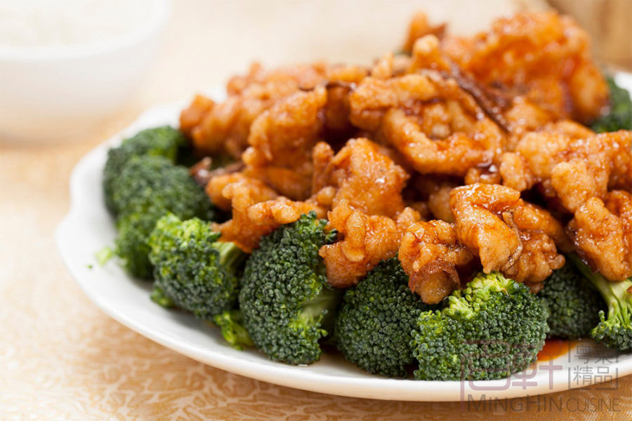 orange chicken and broccoli from minghin cuisine in chicago