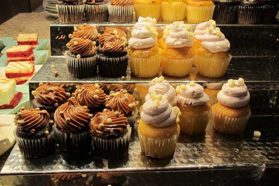 vanilla and chocolate cupcakes from bacchanal buffet in las vegas, nevada
