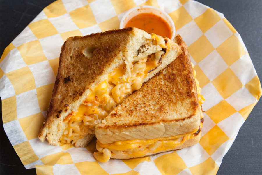 grilled mac and cheese sandwich from cheesies in chicago