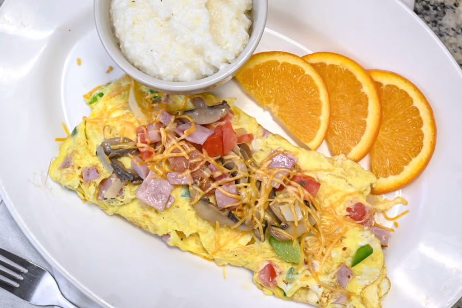 omelet from the three coins dinner in tampa