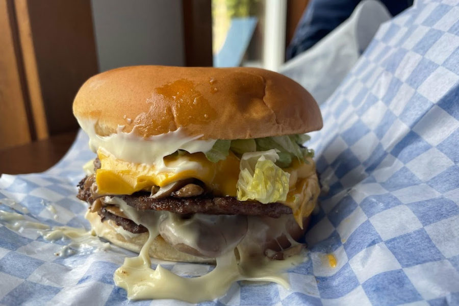 burger from Mountain High Hamburgers in easton, WA