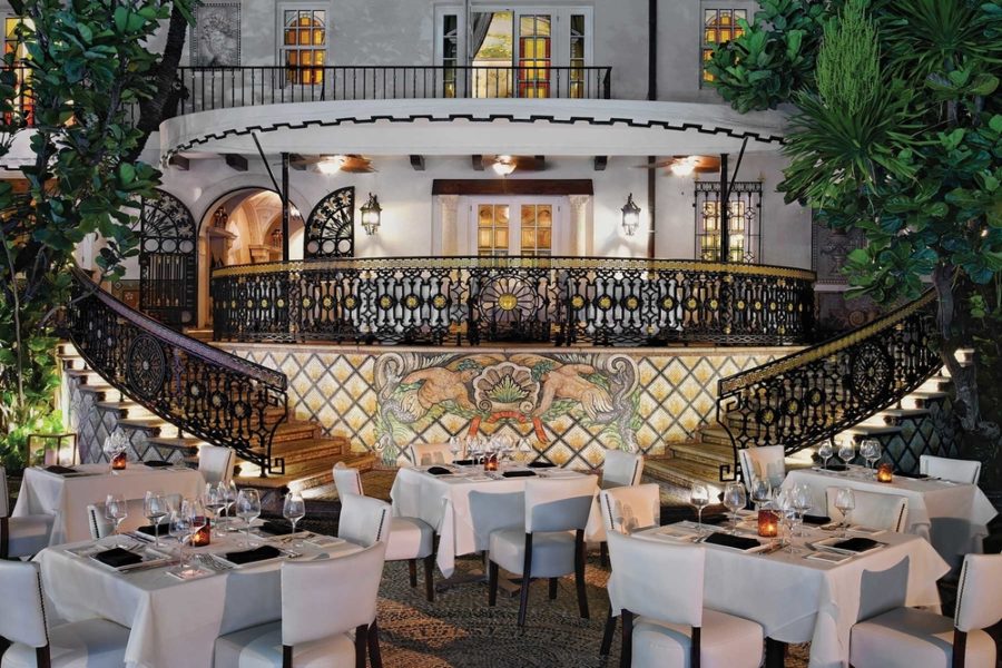 outdoor dining area at gianni's restaurant in miami