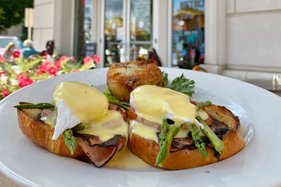 egg benedict from serena rooftop in miami