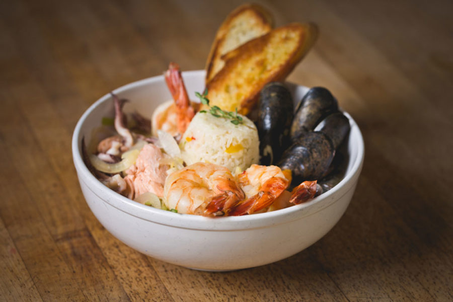 seafood bowl with fresh ocean mussels, shrimp, rice, and toasted bread from the berghoff restaurant in chicago