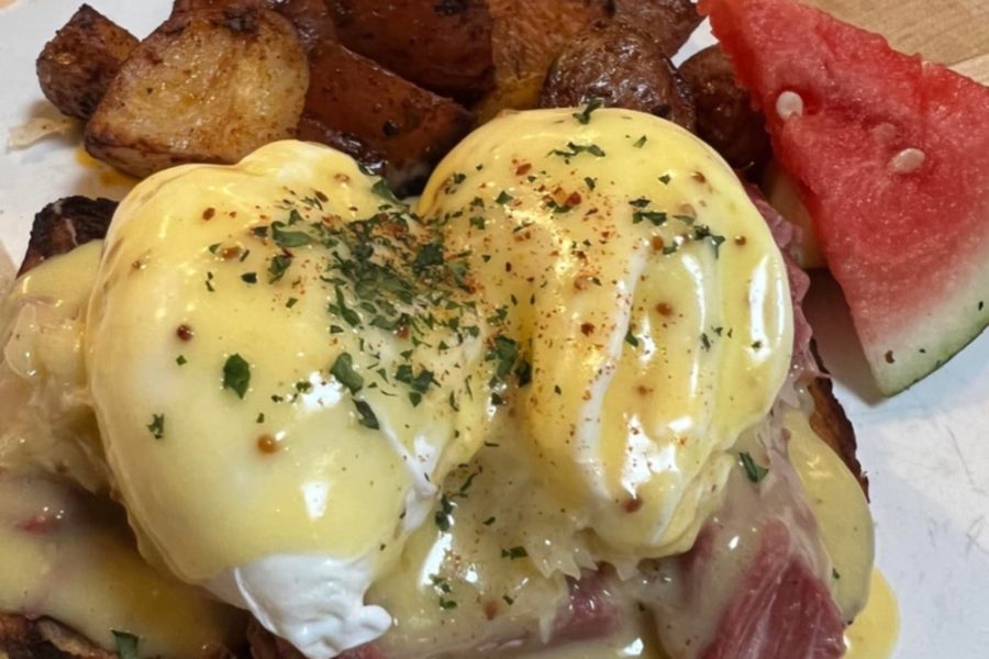 egg benedict from tilikum place cafe in seattle