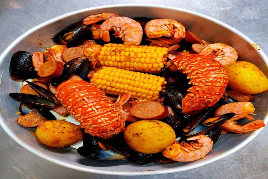 seafood boil from juicy tails in fayetteville