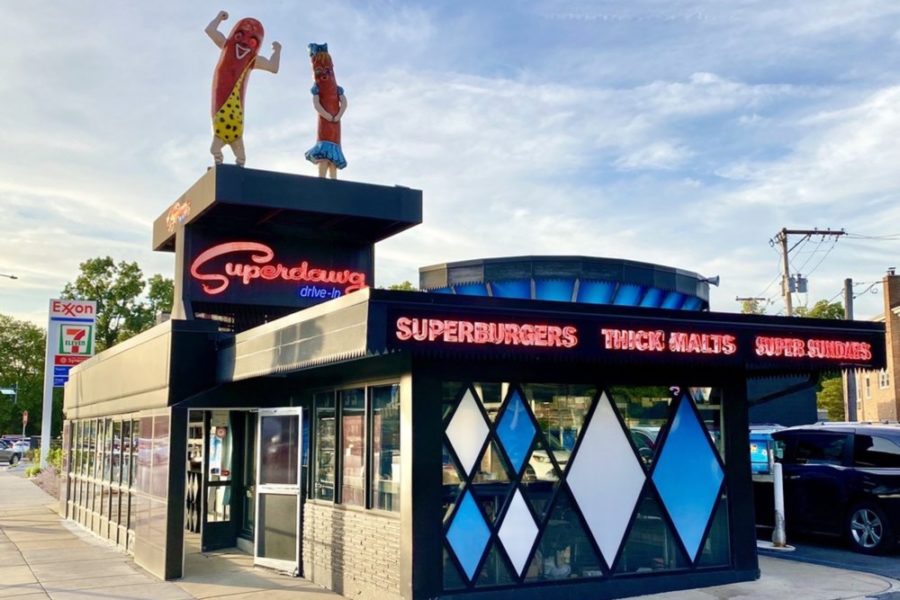 Exterior of Superdawg in Chicago